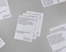 Megan Adé, 2024: Kartenserie, dass das Projekt Ich doch nicht. Ein Kurzdokumentarfilm über häusliche Gewalt bewirbt. In Kollaboration mit dem Büro Gegen Gewalt entstanden. 